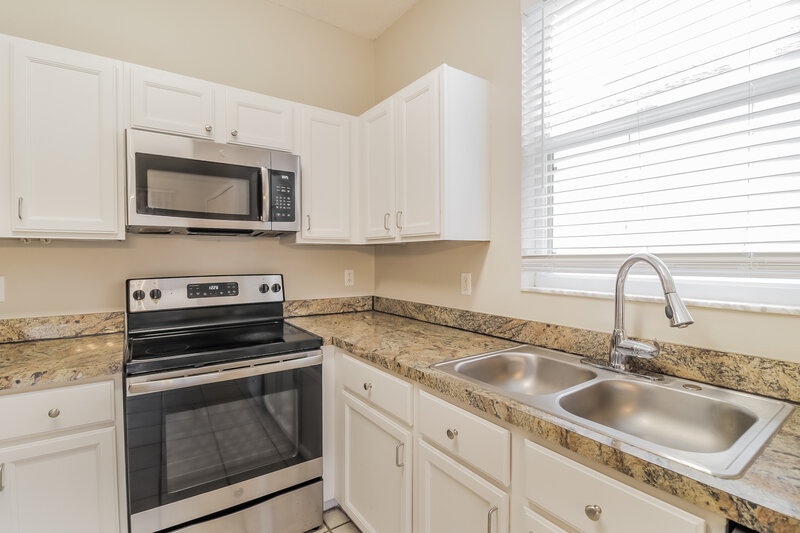 2,305/Mo, 12735 Woodbury Oaks Dr Orlando, FL 32828 Kitchen View 2