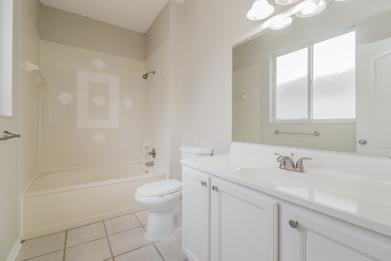 2,305/Mo, 12735 Woodbury Oaks Dr Orlando, FL 32828 Main Bathroom View