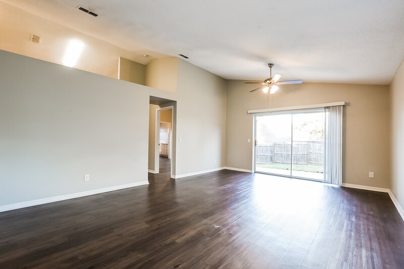 2,065/Mo, 15 S Cervidae Dr Apopka, FL 32703 Living Room View 2