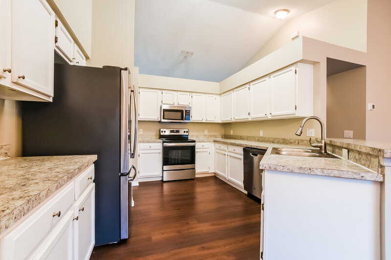 2,065/Mo, 15 S Cervidae Dr Apopka, FL 32703 Kitchen View