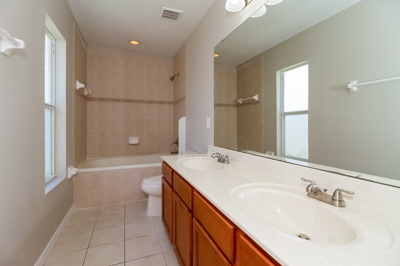 2,680/Mo, 2131 Portcastle Cir Winter Garden, FL 34787 Master Bathroom View