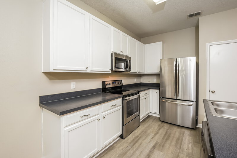 2,460/Mo, 1424 Blackwater Pond Dr Orlando, FL 32828 Kitchen View
