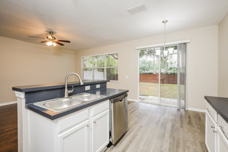 2,460/Mo, 1424 Blackwater Pond Dr Orlando, FL 32828 Kitchen View 2