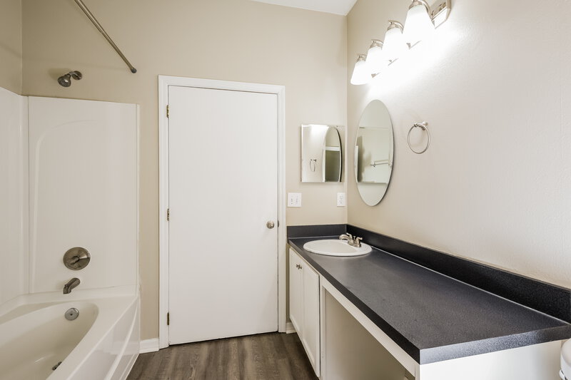 2,460/Mo, 1424 Blackwater Pond Dr Orlando, FL 32828 Bathroom View