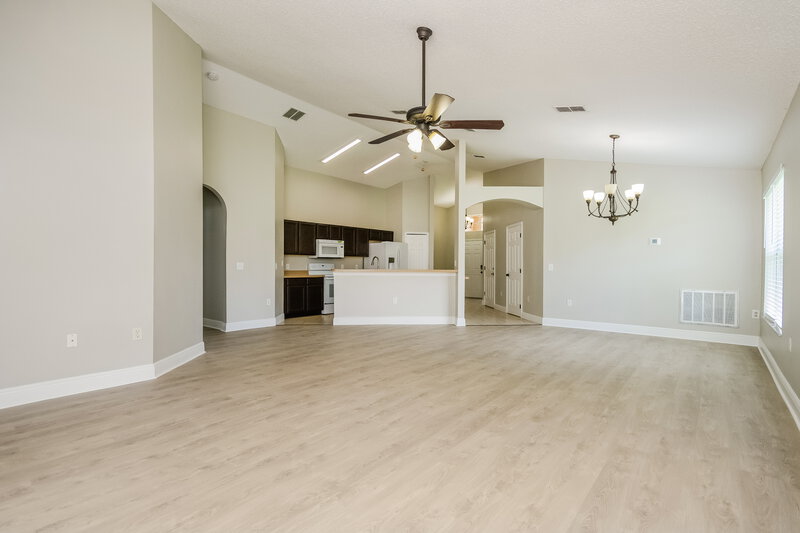 2,205/Mo, 1320 Creekview Ct Saint Cloud, FL 34772 Living Room View 2