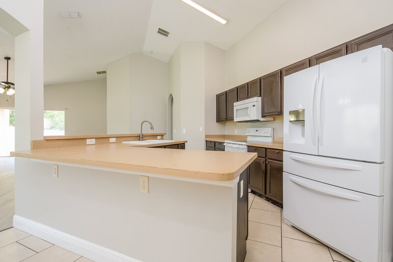 2,205/Mo, 1320 Creekview Ct Saint Cloud, FL 34772 Kitchen View