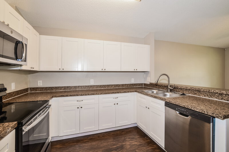 2,275/Mo, 641 Whitetail Loop Apopka, FL 32703 Kitchen View