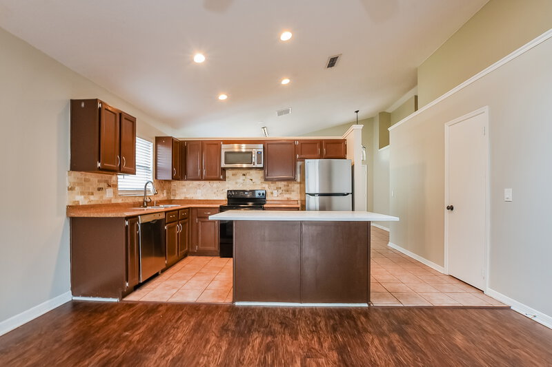 2,190/Mo, 1820 Greenbrook Ct Oviedo, FL 32766 Kitchen View 2