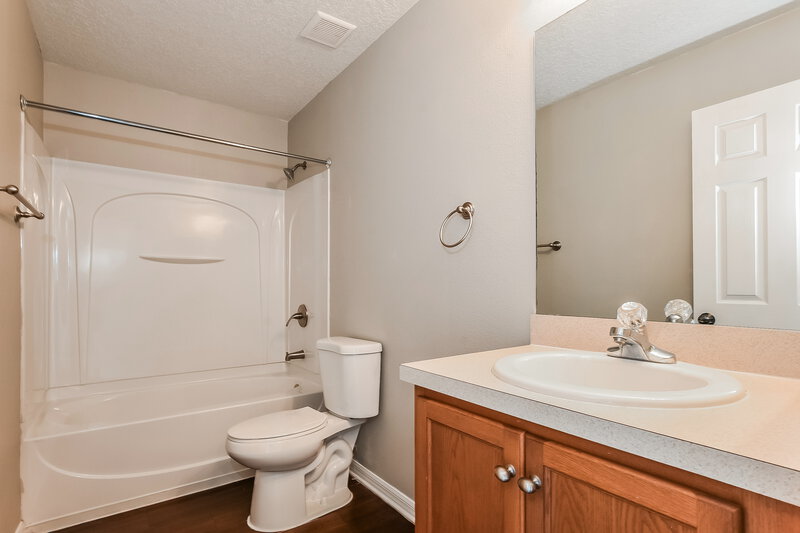 2,300/Mo, 3433 Goldeneye Ln Saint Cloud, FL 34772 Bathroom View