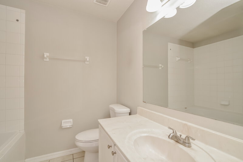 2,185/Mo, 2100 Mallard Creek Circle Kissimmee, FL 34743 Bathroom View 2