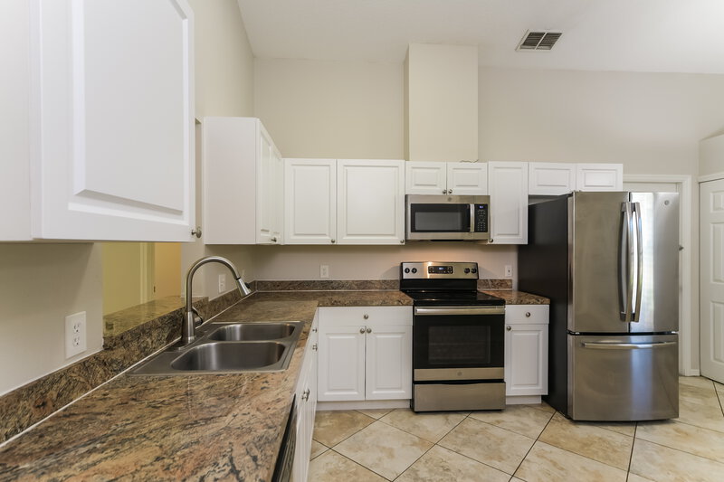 1,920/Mo, 4304 Natchez Trace Dr Saint Cloud, FL 34769 Kitchen View