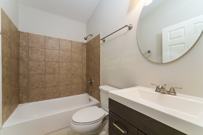 1,920/Mo, 4304 Natchez Trace Dr Saint Cloud, FL 34769 Bathroom View 2