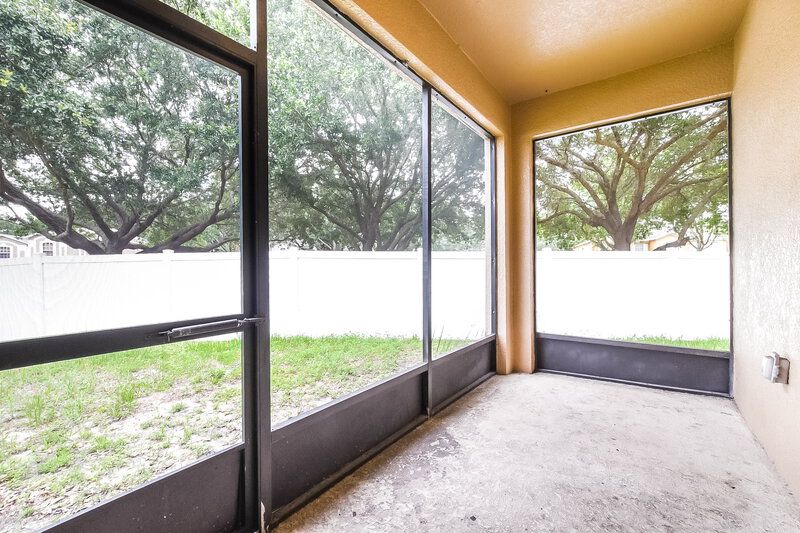 0/Mo, 1919 Beardsley Dr Apopka, FL 32703 Screen Porch View
