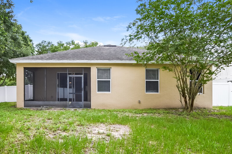 0/Mo, 1919 Beardsley Dr Apopka, FL 32703 Rear View
