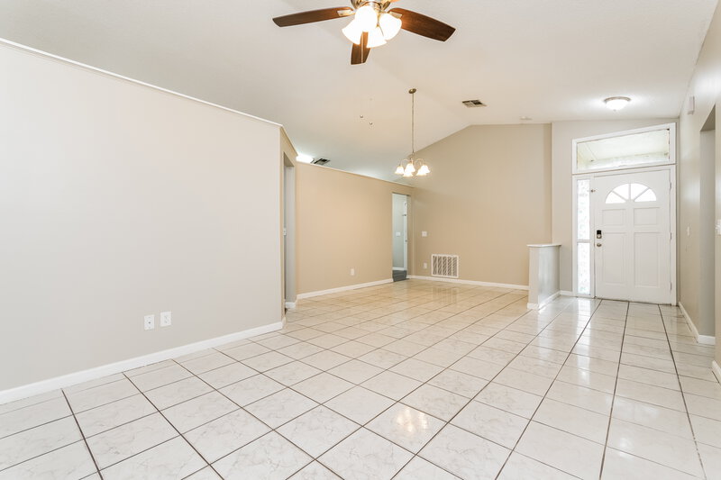 2,400/Mo, 1418 Mona Dr Kissimmee, FL 34744 Living Room View 2