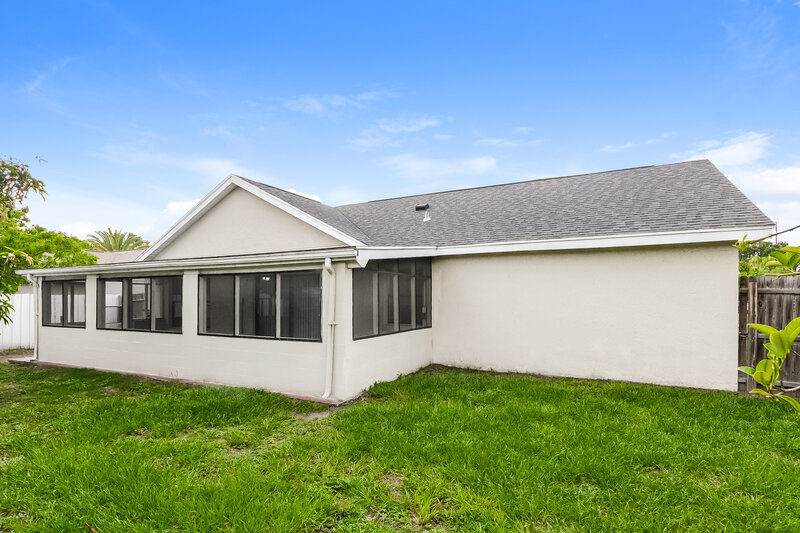 2,400/Mo, 1418 Mona Dr Kissimmee, FL 34744 Rear View