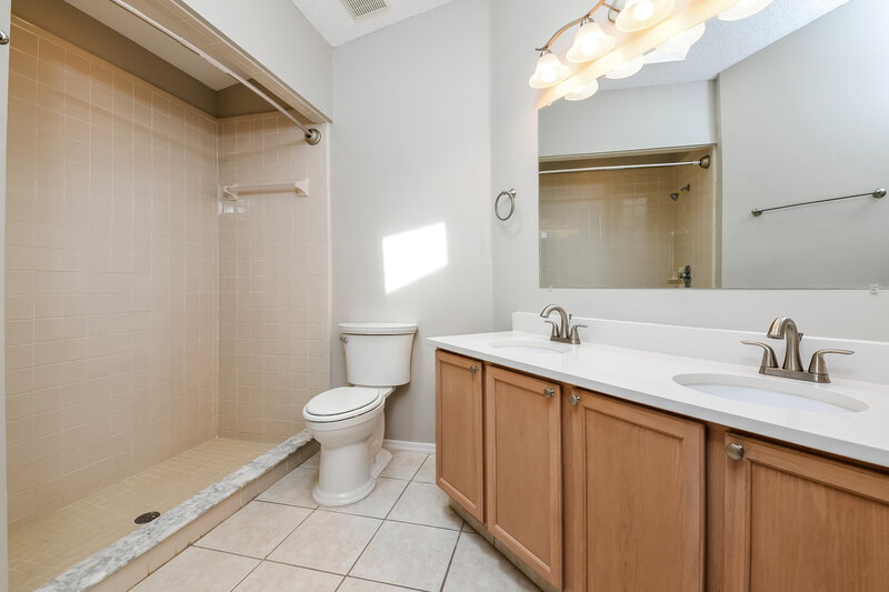 2,335/Mo, 2603 Spring Hill Dr Kissimmee, FL 34743 Main Bathroom View