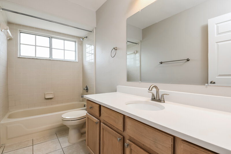 2,335/Mo, 2603 Spring Hill Dr Kissimmee, FL 34743 Bathroom View