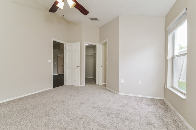 2,405/Mo, 11354 Pinewood Cove Ln Orlando, FL 32817 Main Bedroom View