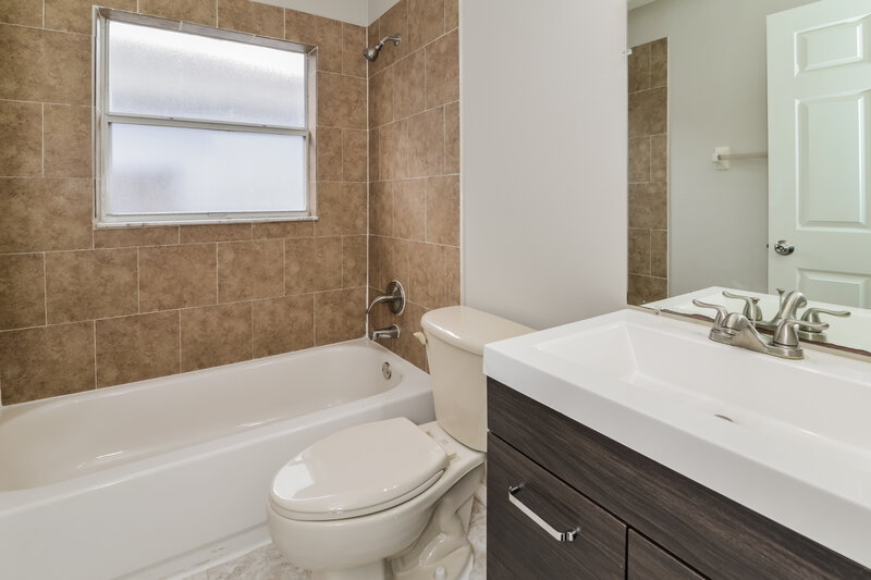 2,405/Mo, 11354 Pinewood Cove Ln Orlando, FL 32817 Bathroom View