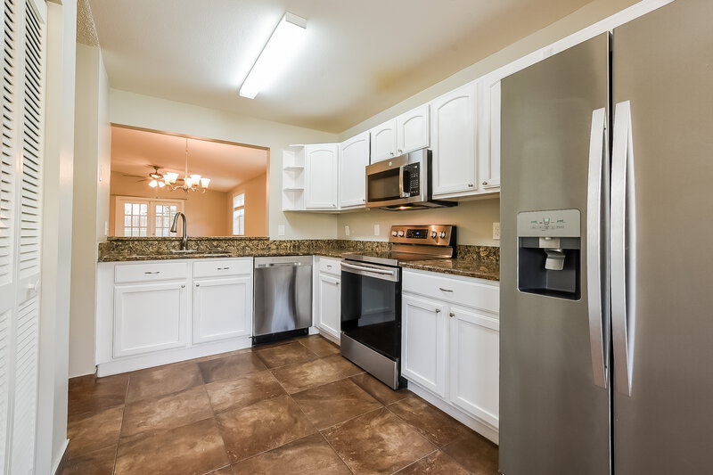 2,015/Mo, 1458 Eldra Dr Kissimmee, FL 34744 Kitchen View