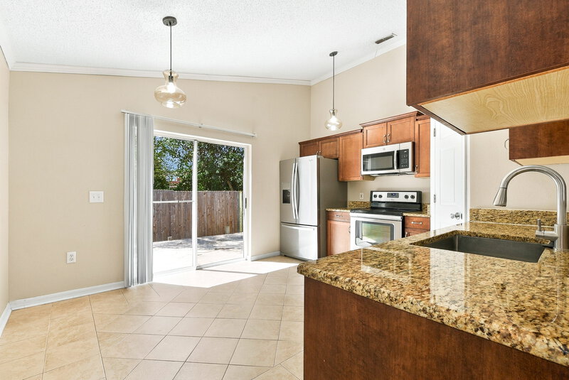2,100/Mo, 115 Placid Woods Ct Sanford, FL 32773 Kitchen View