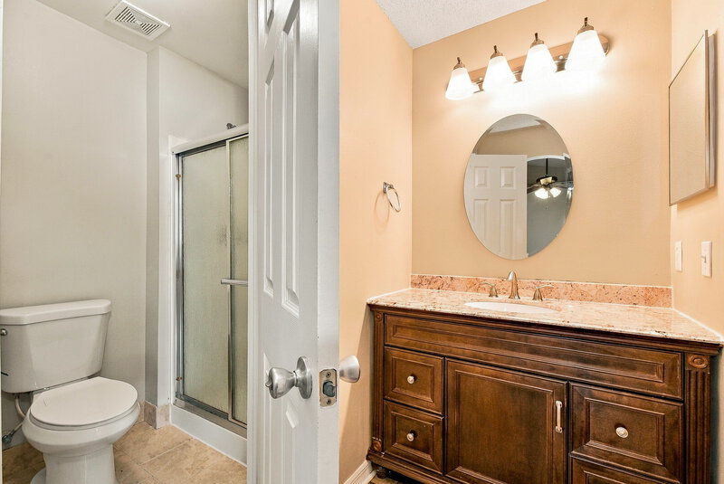 2,100/Mo, 115 Placid Woods Ct Sanford, FL 32773 Primary Bathroom View