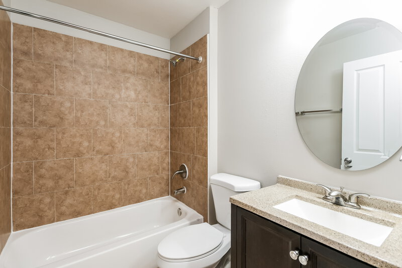 2,100/Mo, 115 Placid Woods Ct Sanford, FL 32773 Bathroom View