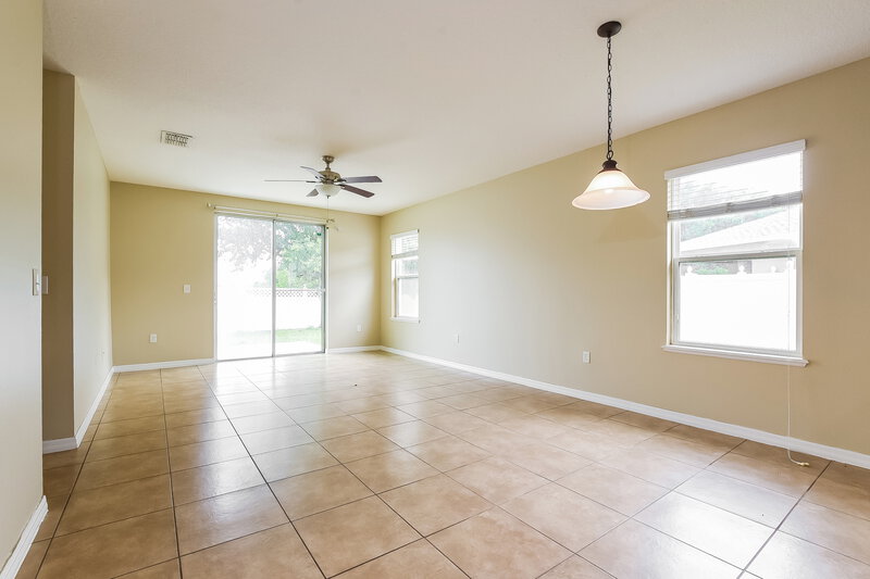 2,345/Mo, 121 Daigledog St Saint Cloud, FL 34772 Breakfast Nook View
