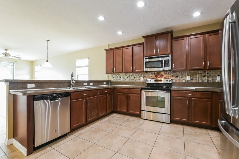 2,345/Mo, 121 Daigledog St Saint Cloud, FL 34772 Kitchen View