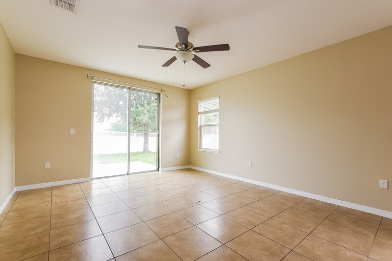 2,345/Mo, 121 Daigledog St Saint Cloud, FL 34772 Family Room View 2