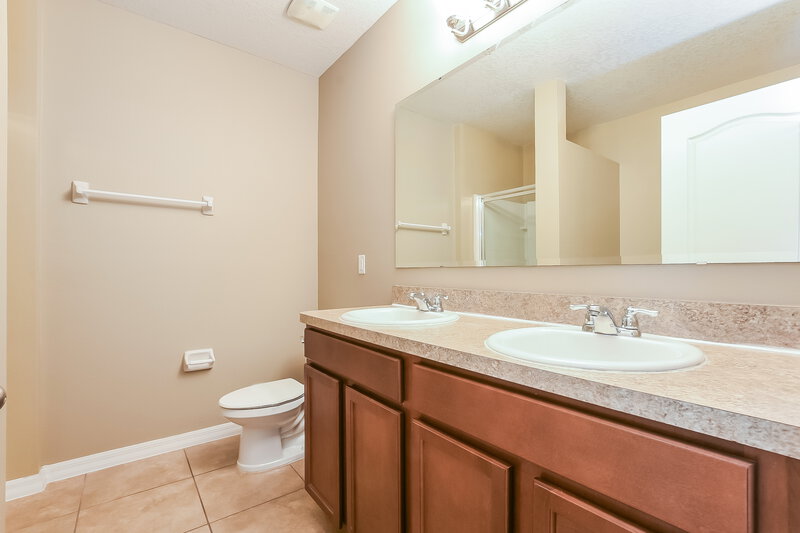 2,345/Mo, 121 Daigledog St Saint Cloud, FL 34772 Main Bathroom View