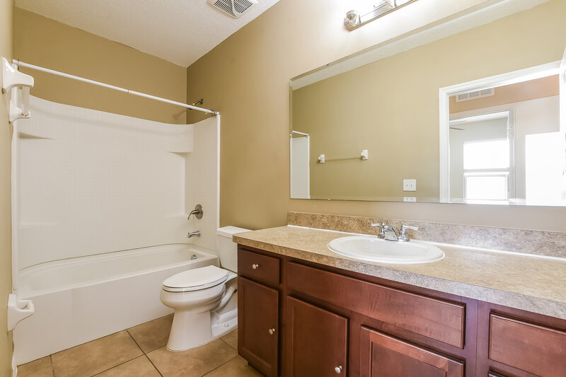 2,345/Mo, 121 Daigledog St Saint Cloud, FL 34772 Bathroom View