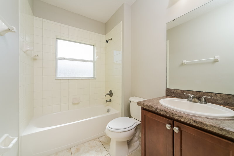 1,970/Mo, 4108 Shelter Bay Dr Kissimmee, FL 34746 Bathroom View