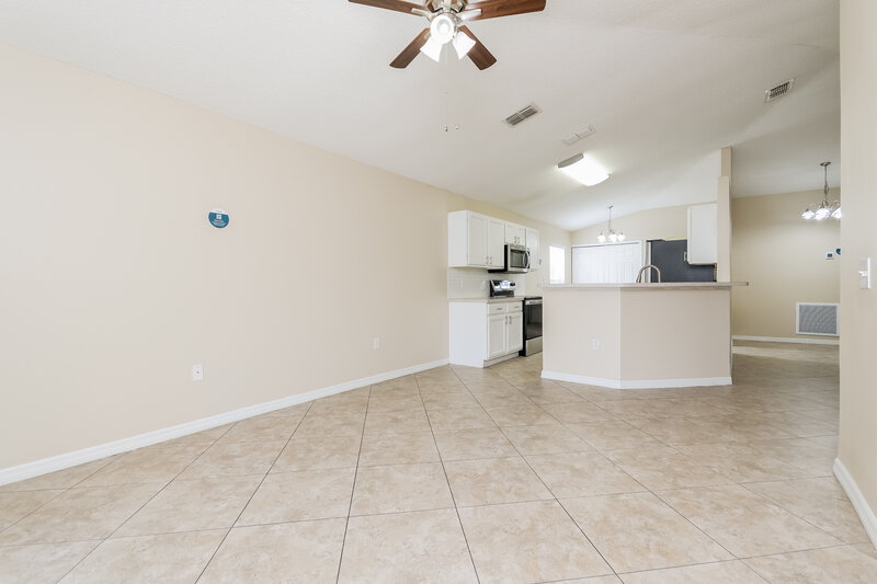 2,130/Mo, 2145 Marisol Loop Kissimmee, FL 34743 Family Room View 2