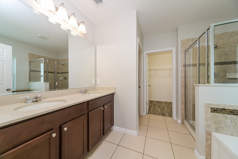 2,265/Mo, 3722 Brambly Avenue Saint Cloud, FL 34772 Main Bathroom View