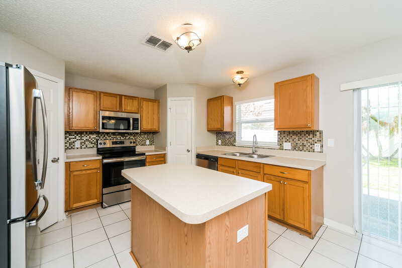 2,300/Mo, 4811 Petal Pawpaw Ln Saint Cloud, FL 34772 Kitchen View