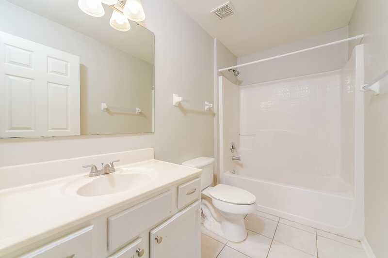 2,300/Mo, 4811 Petal Pawpaw Ln Saint Cloud, FL 34772 Bathroom View