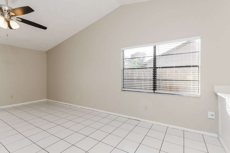 2,460/Mo, 3172 Burlington Dr Orlando, FL 32837 Living Room View 2