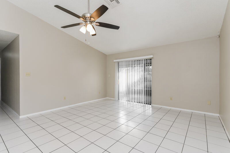 2,460/Mo, 3172 Burlington Dr Orlando, FL 32837 Living Room View 4