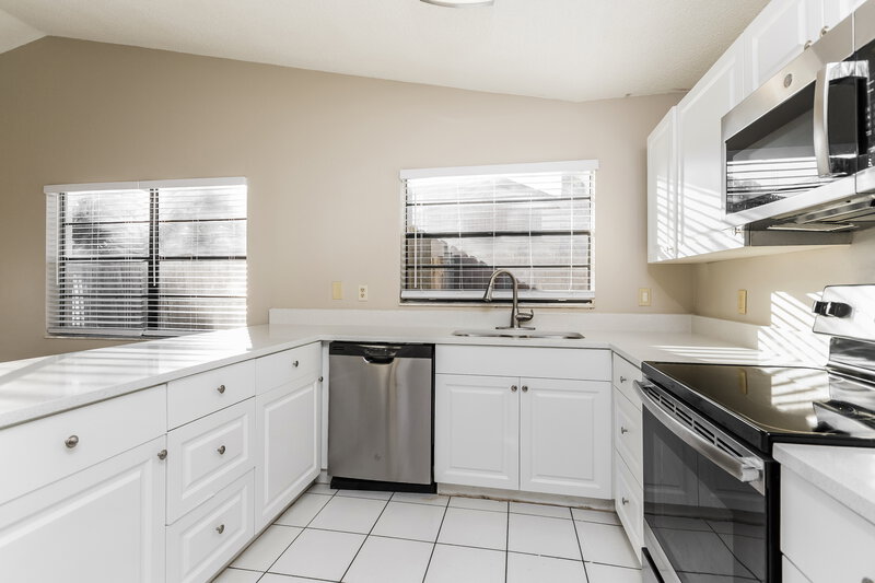 2,460/Mo, 3172 Burlington Dr Orlando, FL 32837 Kitchen View