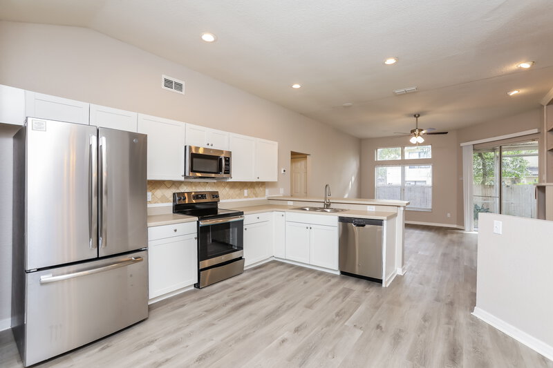 2,375/Mo, 331 Falling Leaf Way Casselberry, FL 32707 Kitchen View