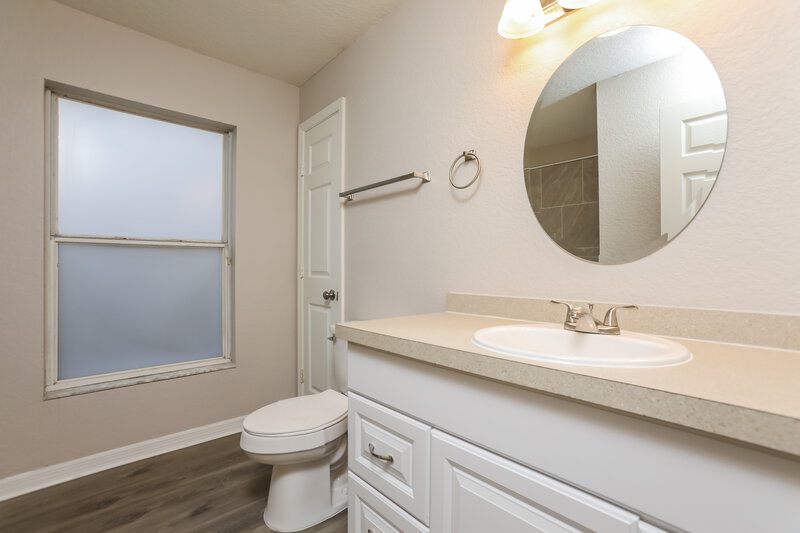 2,375/Mo, 331 Falling Leaf Way Casselberry, FL 32707 Bathroom View 2