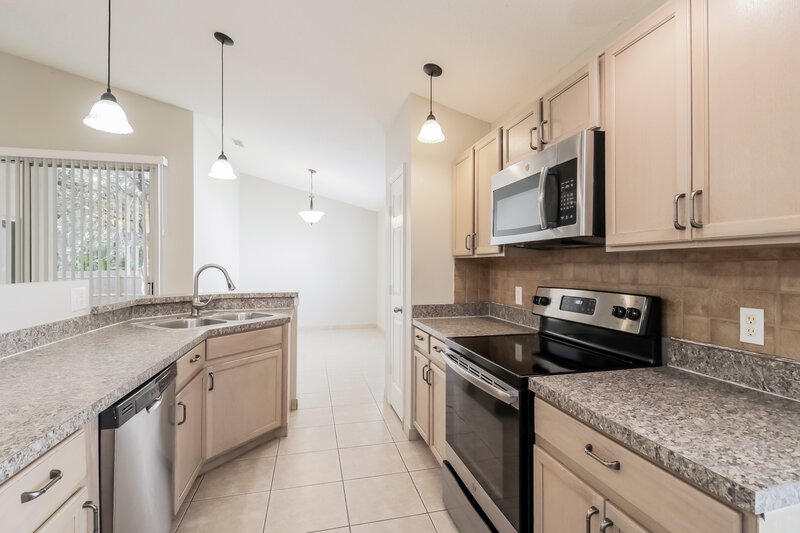 3,150/Mo, 2320 Coolbrook Court Oviedo, FL 32766 Kitchen View 2