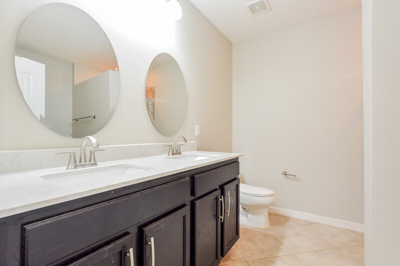 2,450/Mo, 3627 Ryegrass St Clermont, FL 34714 Main Bathroom View