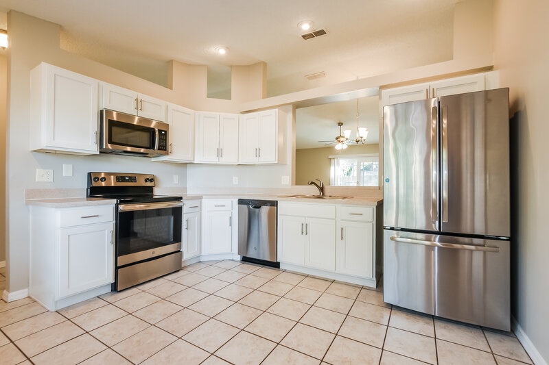 2,205/Mo, 711 Satin Leaf Cir Ocoee, FL 34761 Kitchen View