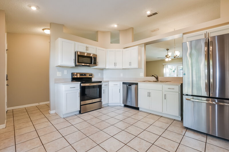 2,205/Mo, 711 Satin Leaf Cir Ocoee, FL 34761 Kitchen View 2