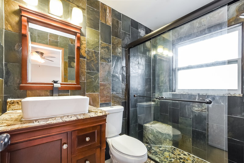 2,255/Mo, 2145 Pimlico St Orlando, FL 32822 Main Bathroom View