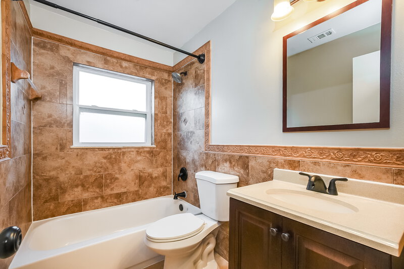 2,255/Mo, 2145 Pimlico St Orlando, FL 32822 Bathroom View