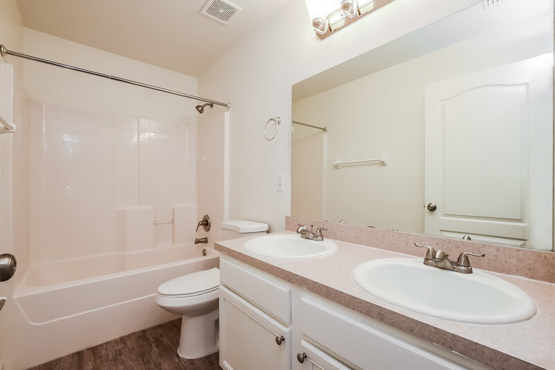 2,675/Mo, 471 Shady Creek Ln Clermont, FL 34711 Bathroom View